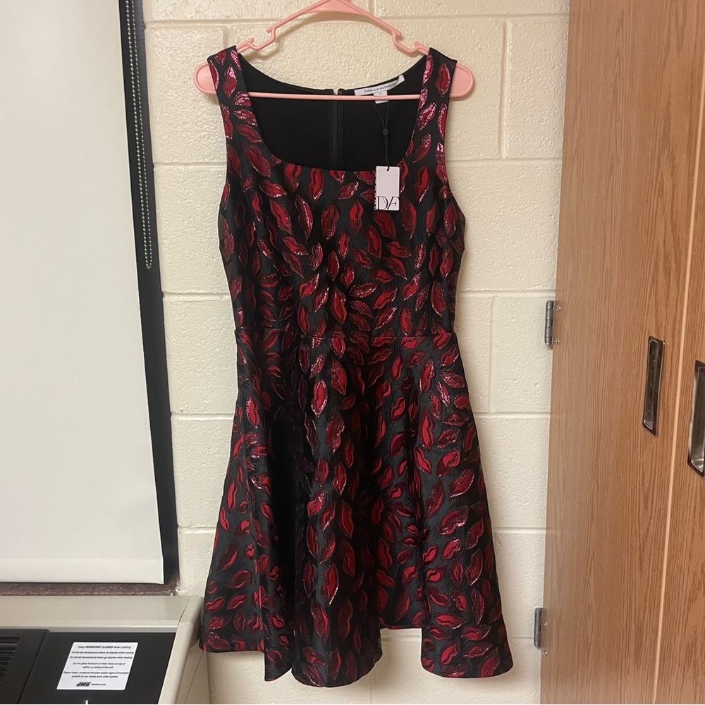 Diane Von Furstenberg Fit and Flare Jacquard Dress Size 8 - Picture 4 of 9